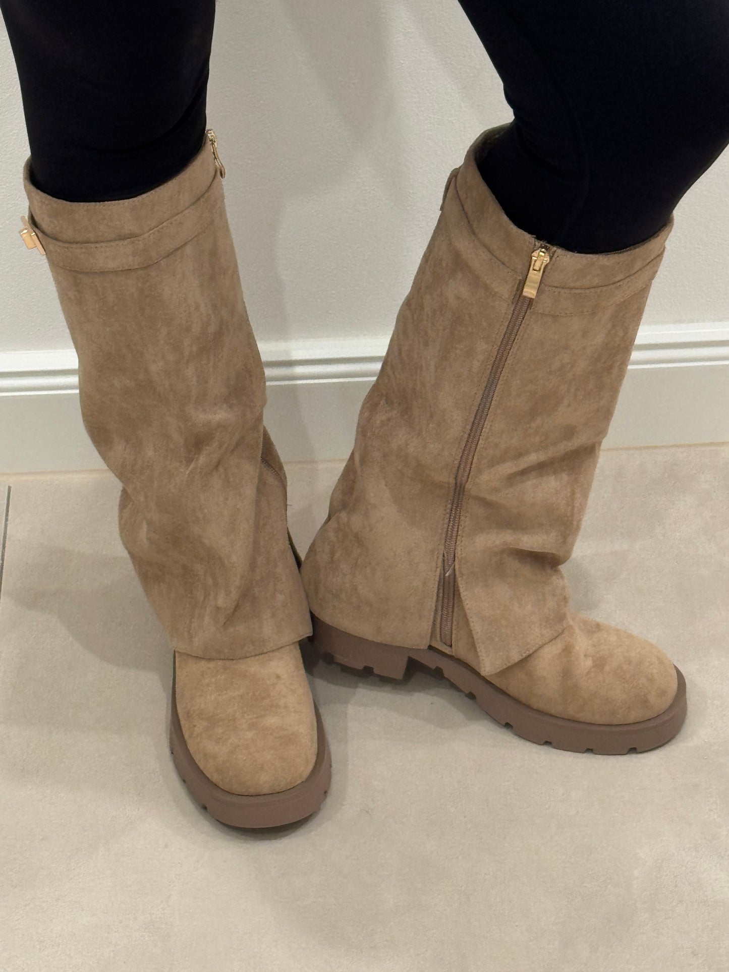 Kniehohe Stiefel