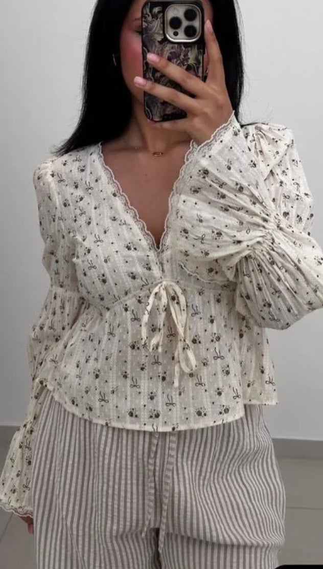 Bloom & Bow Bluse