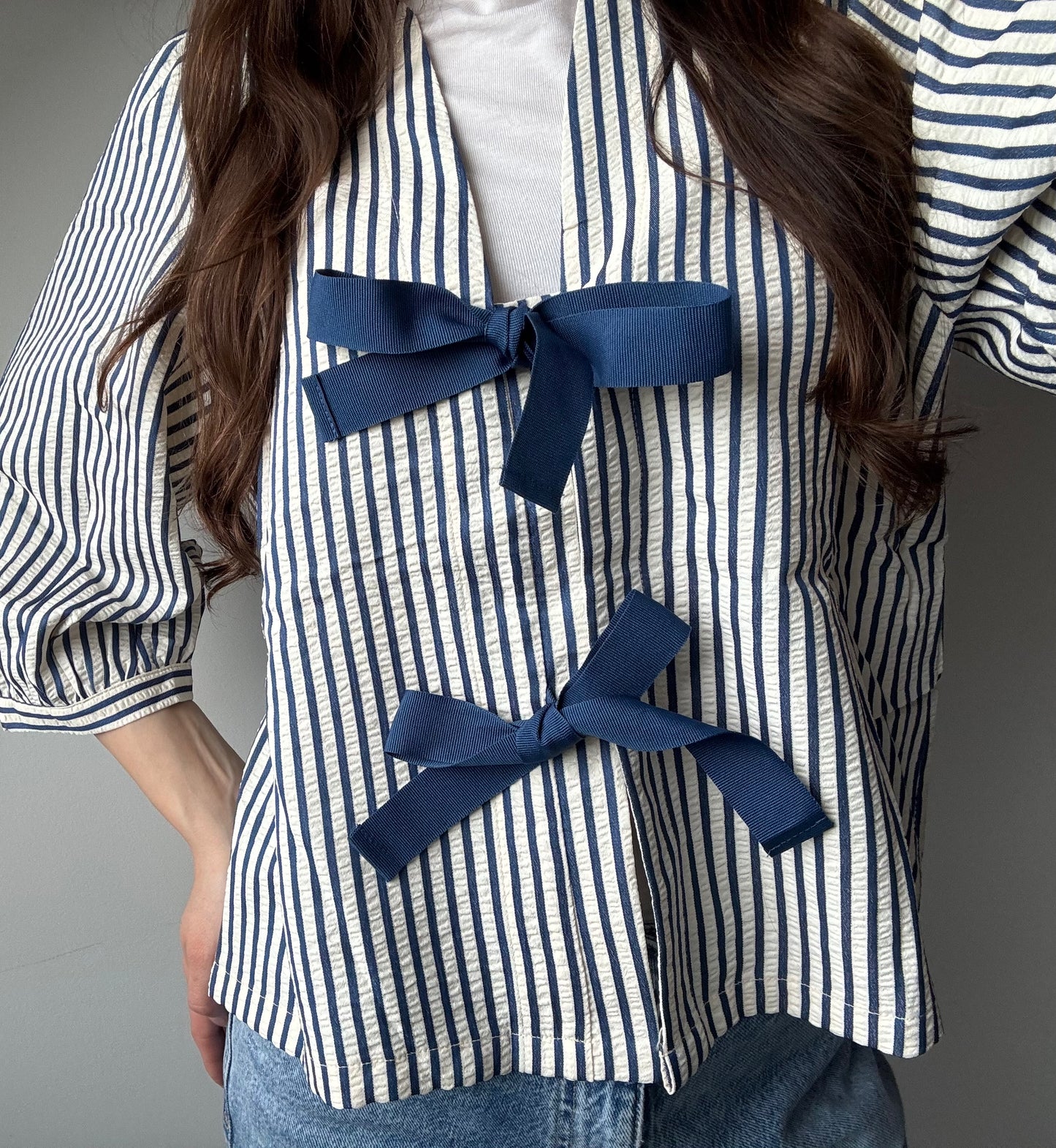 Kurzarm Bluse mit Schleifen - Marine