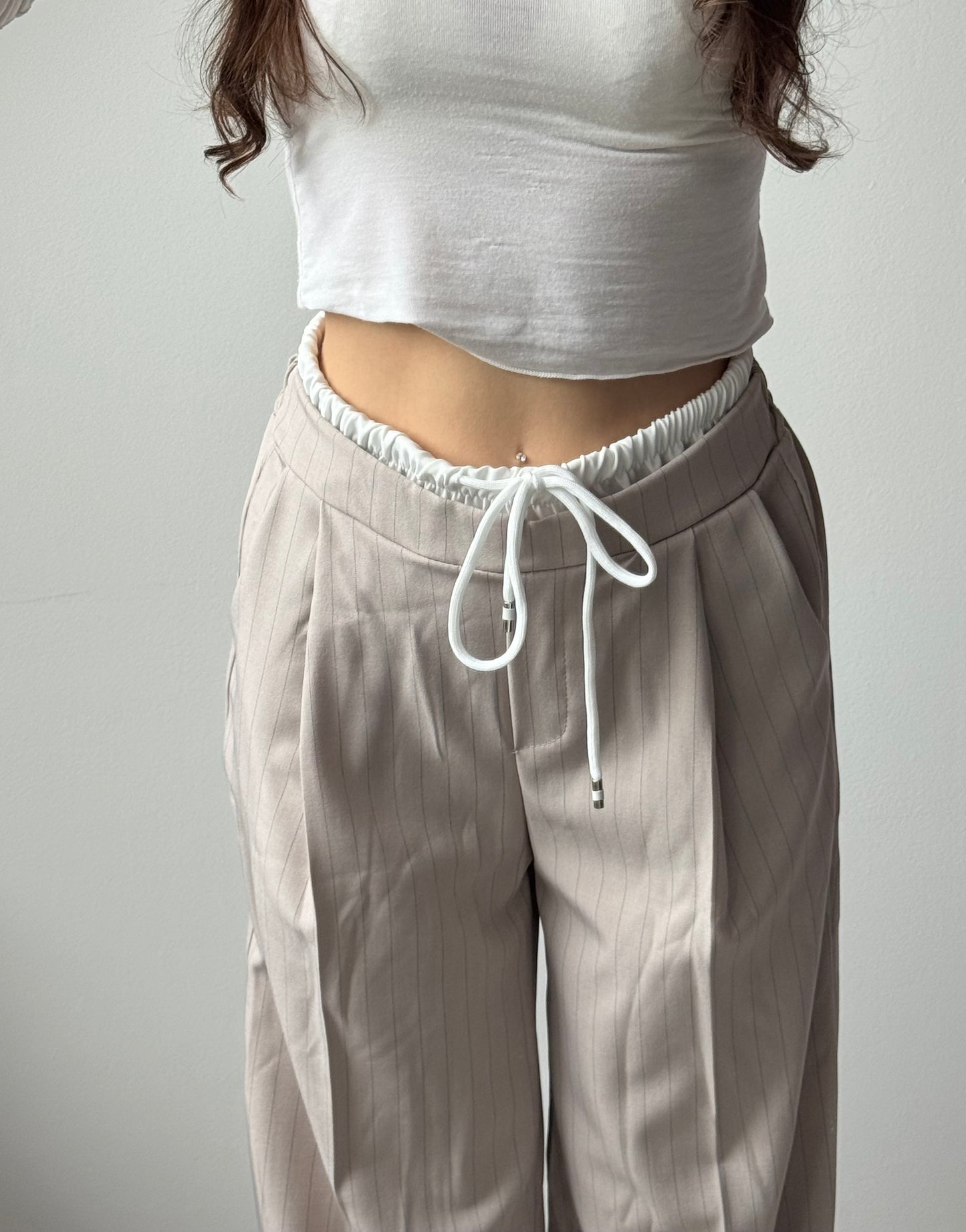 Stoffhose mit Kontrastlinie - Streifi