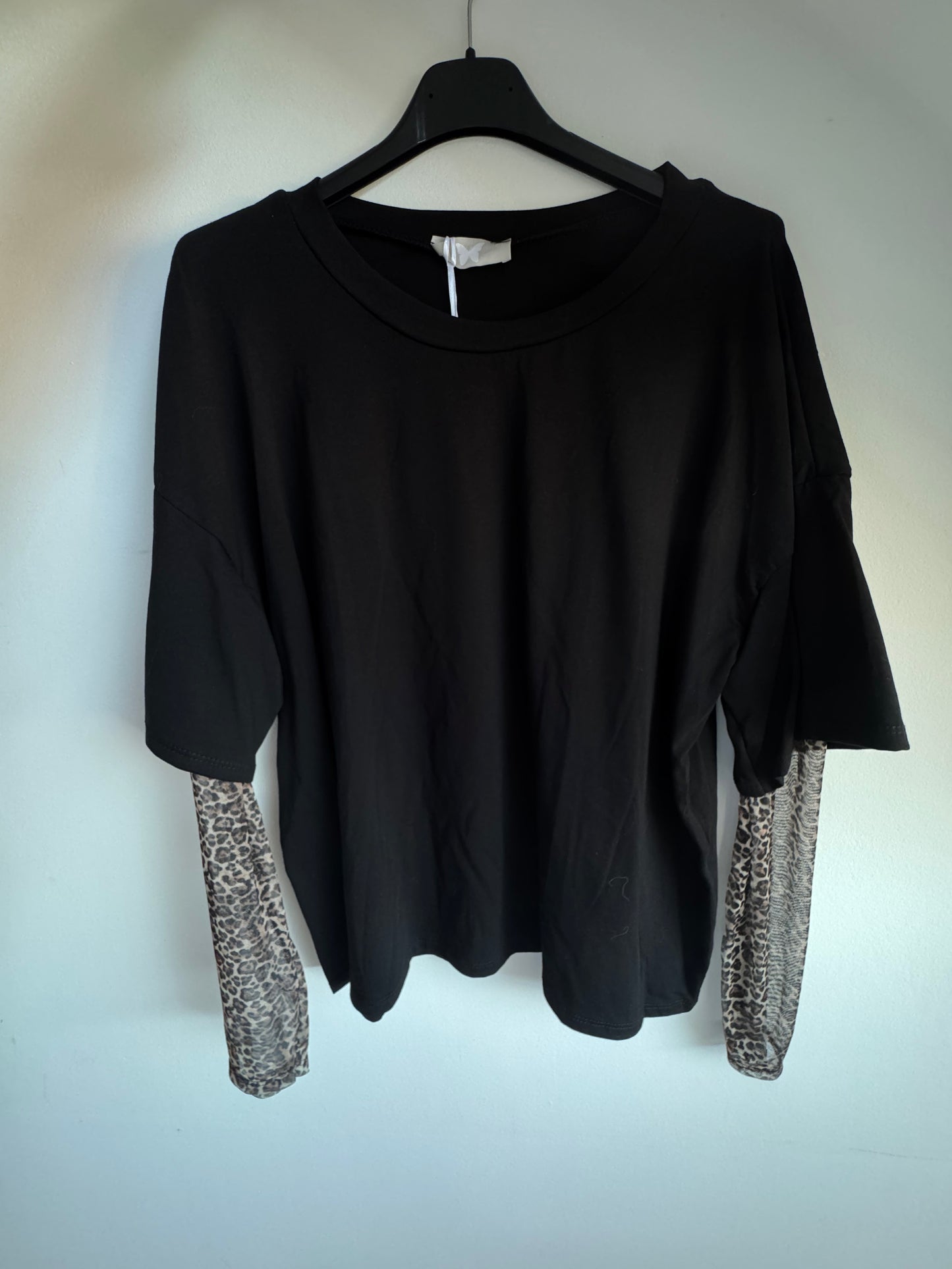 Shirt mit Leo Details