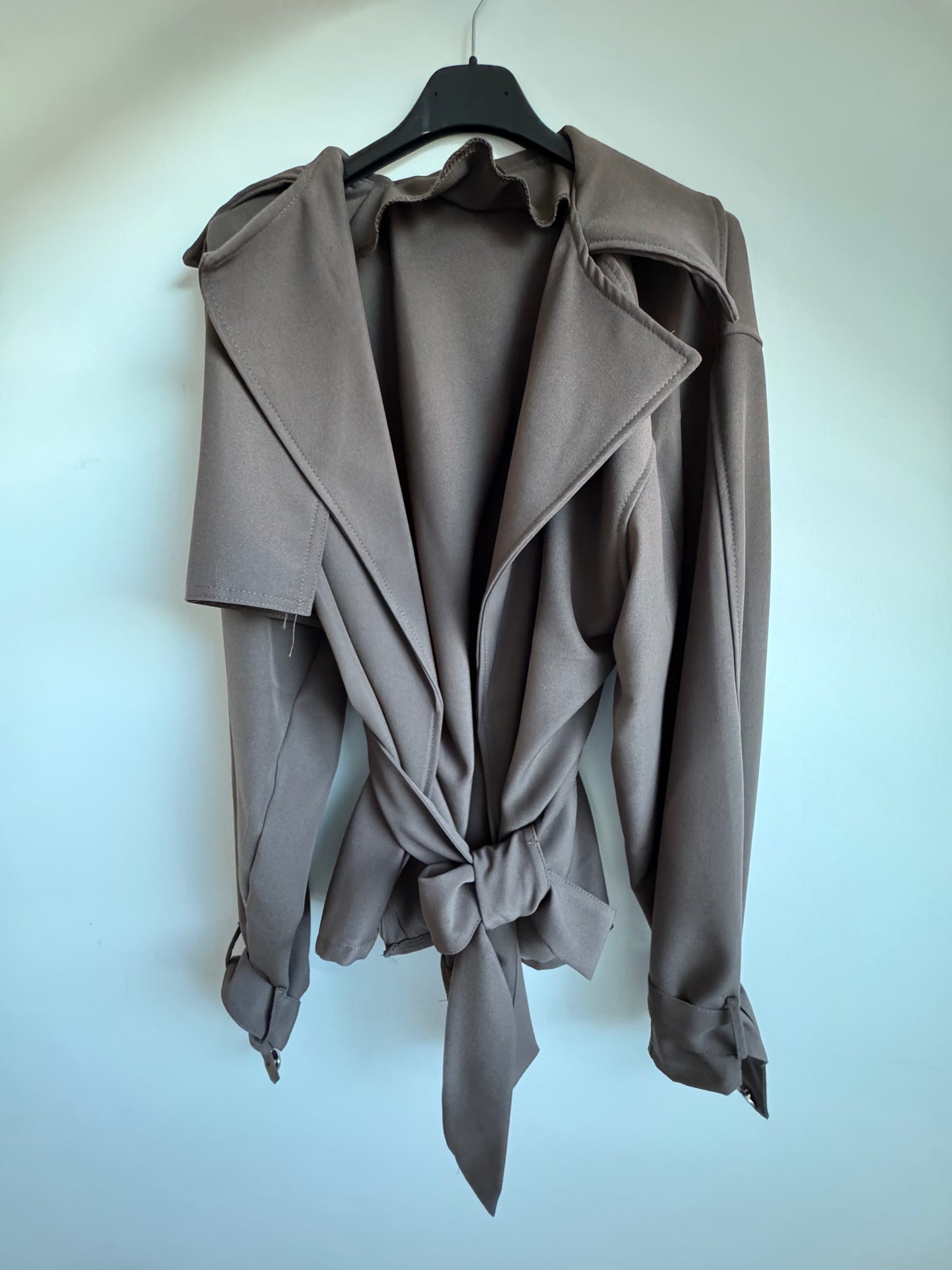 Schößchenjacke mit Bindegürtel