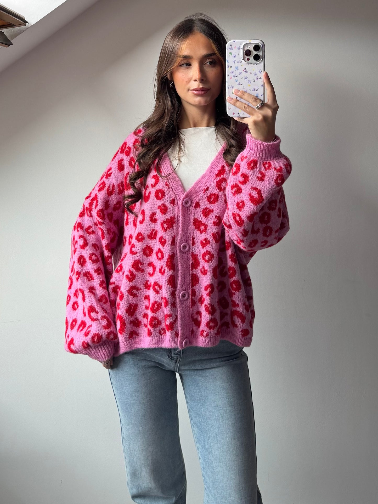 Cardi Leo mit V-Ausschnitt