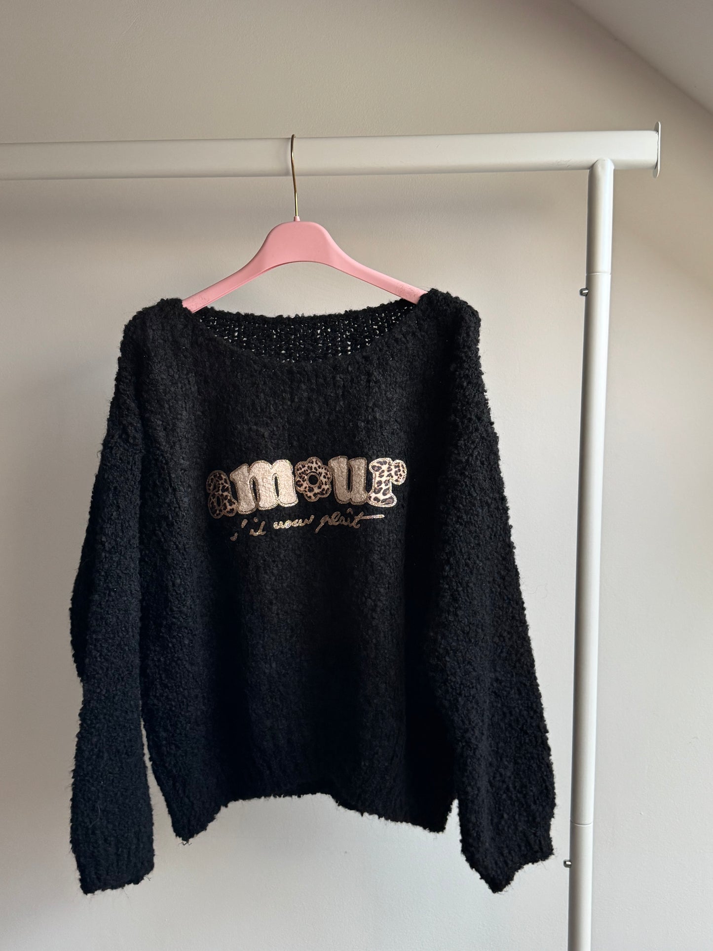 Bouclé Pullover „Amour“