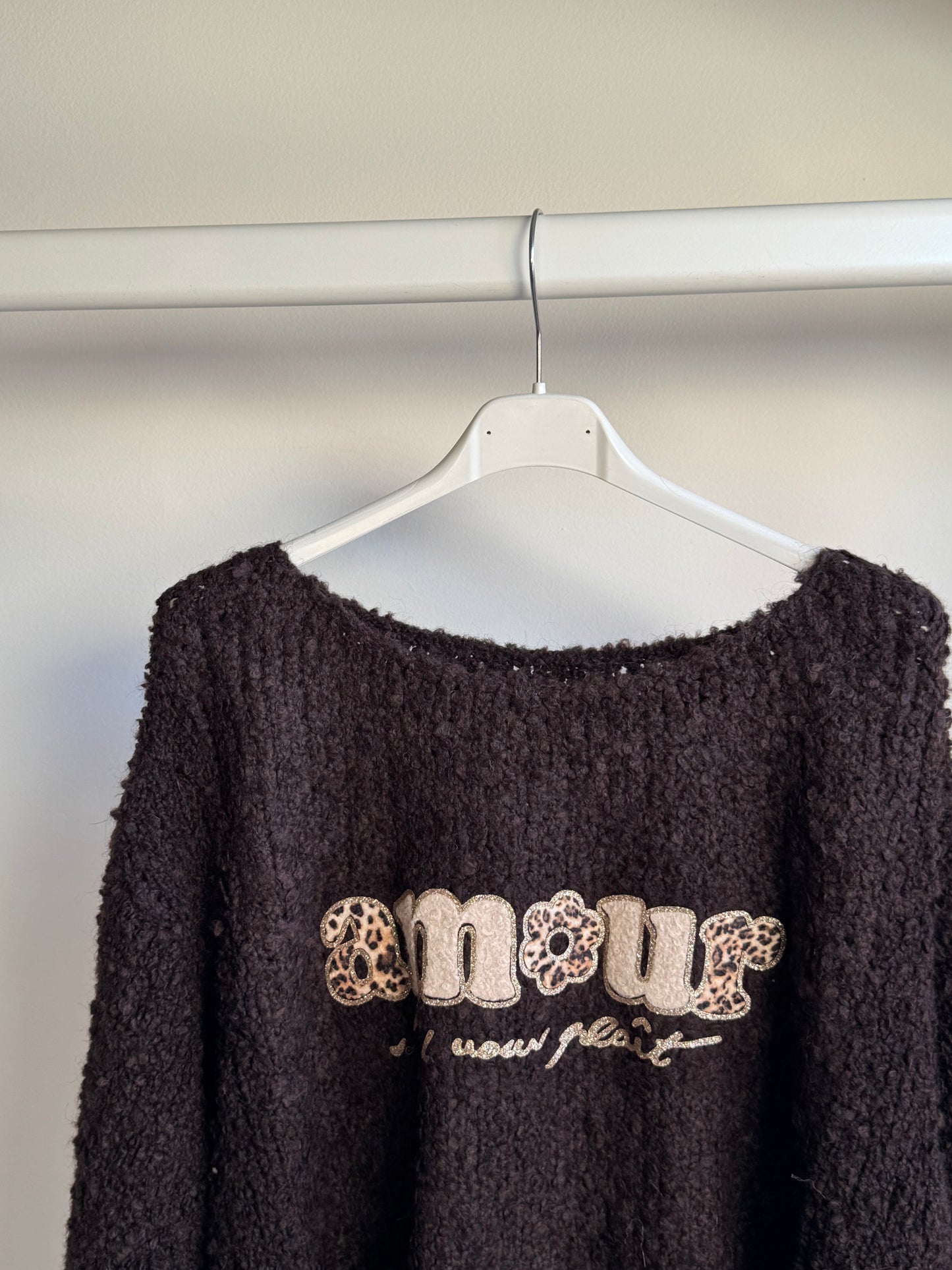 Bouclé Pullover „Amour“