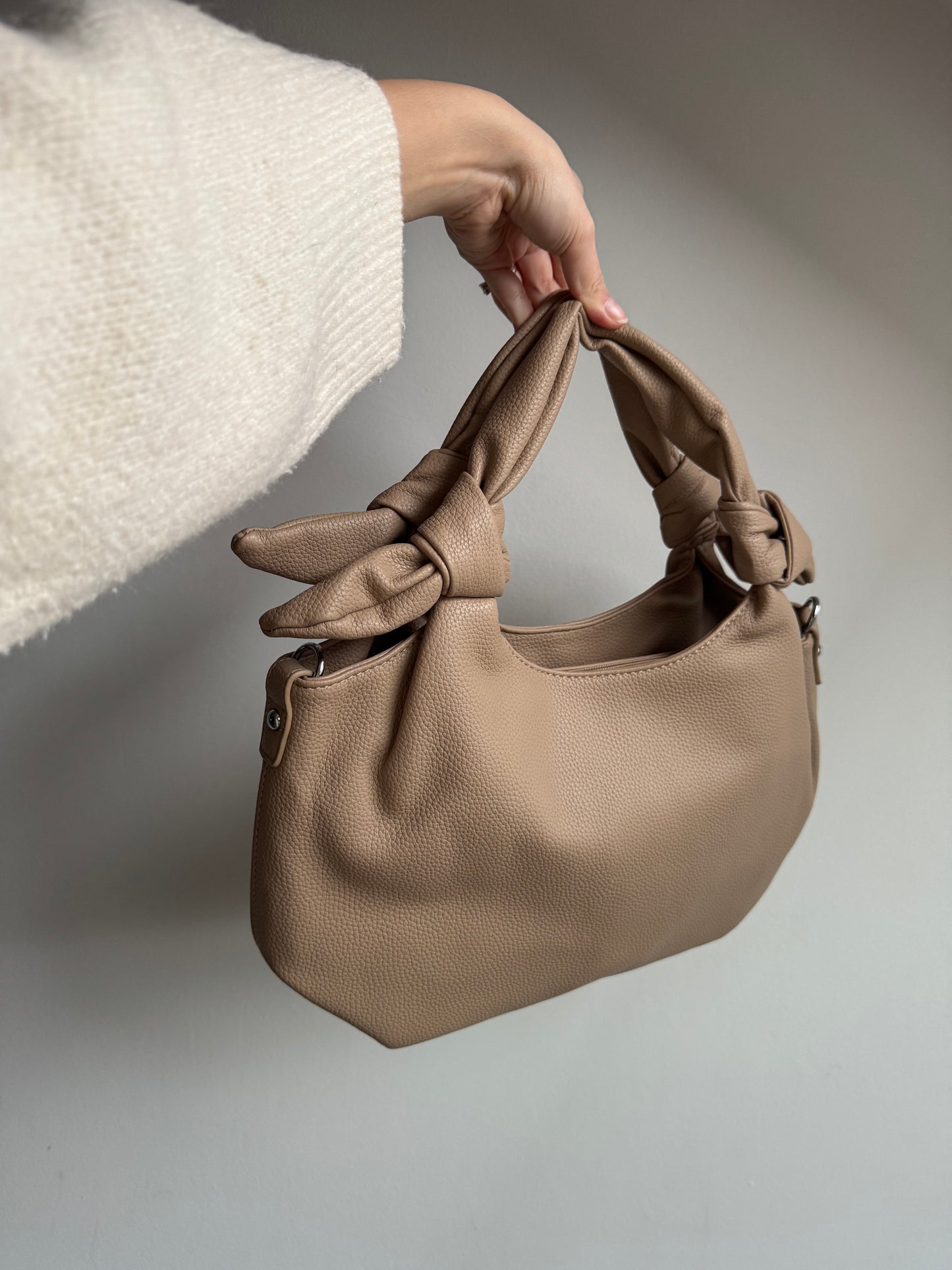 Handtasche mit Knotendetail