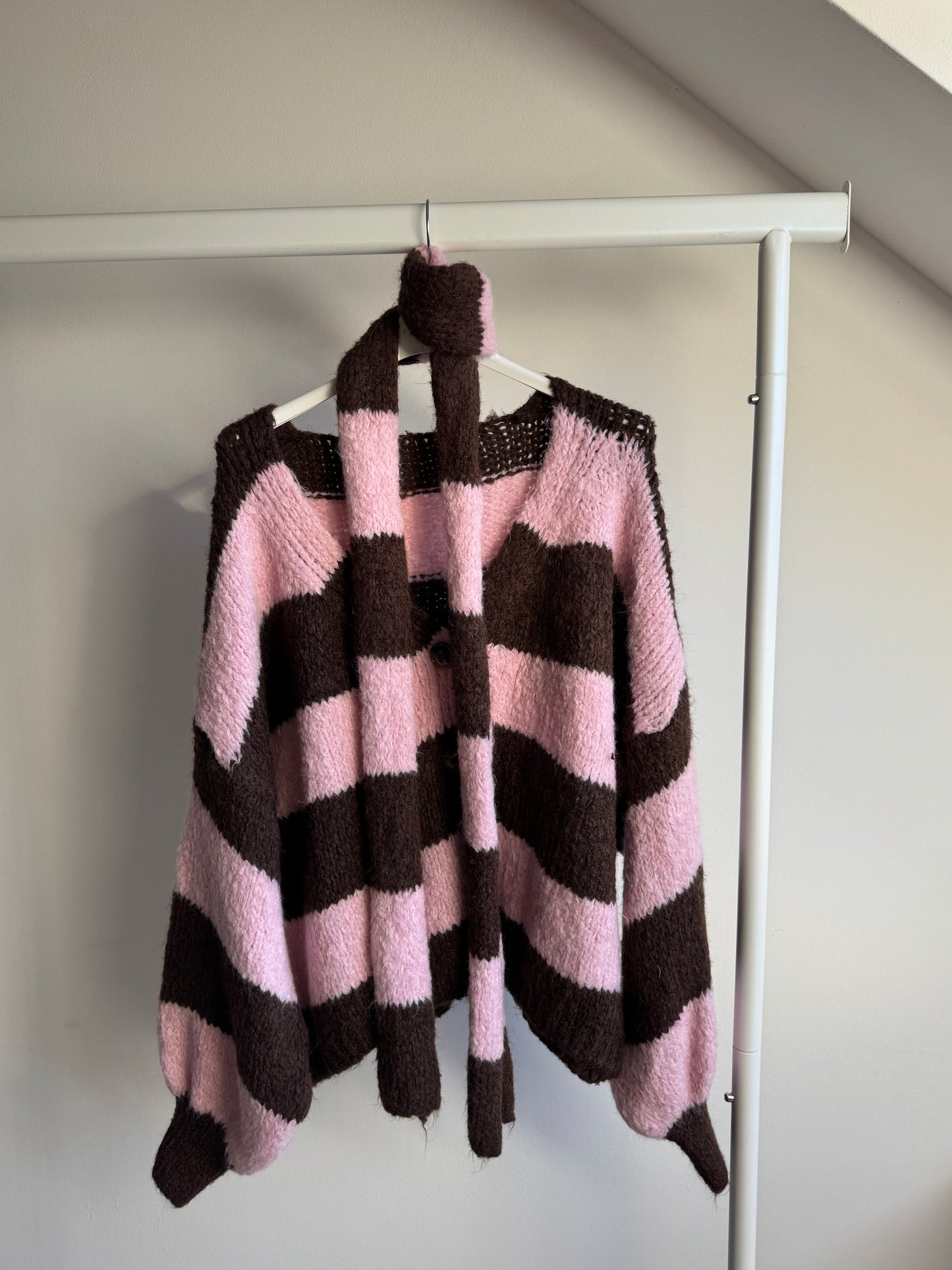 Cardi mit Schal Rosa / Braun