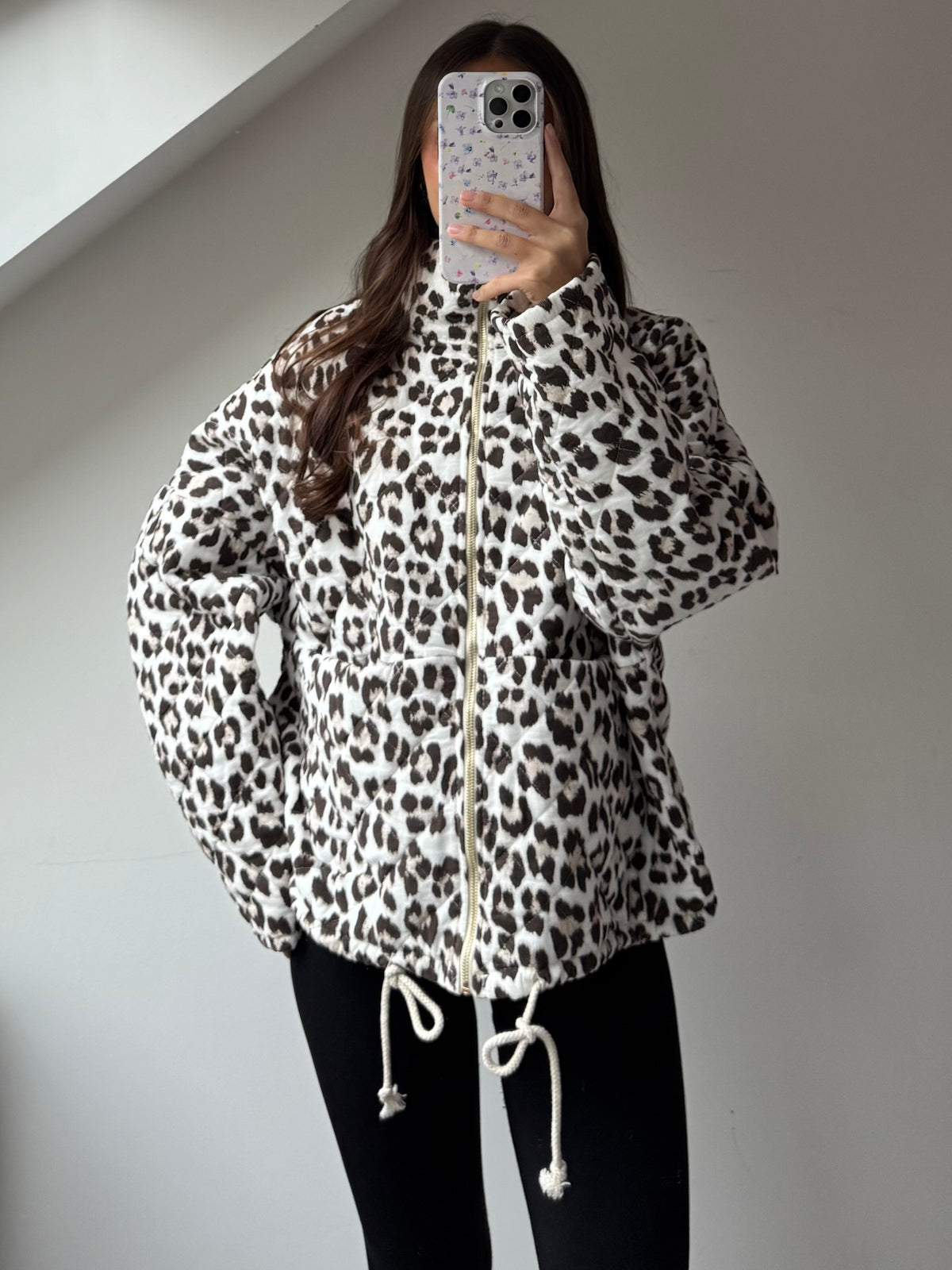 Gesteppte Jacke im Leo Print